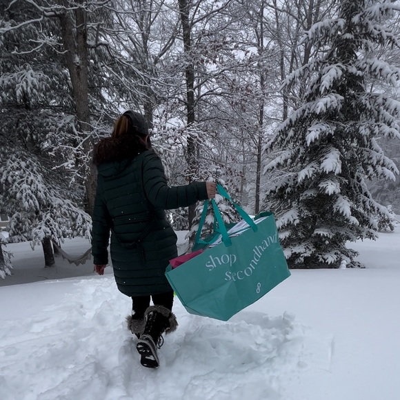 Meet your Posher, Erica 🇬🇧🇮🇪🇺🇸🫶🏻 - Picture 10 of 15